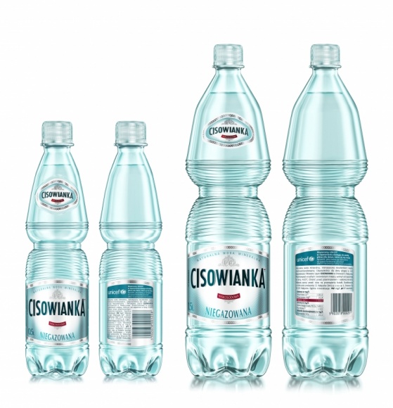 Cisowianka wspiera UNICEF Problemy społeczne, BIZNES - Ponad 660 milionów ludzi na świecie nie korzysta ze sprawdzonych źródeł wody pitnej, żyjąc w dramatycznych warunkach zagrażających ich zdrowiu i życiu. Marka Cisowianka oraz UNICEF działają wspólnie, aby zmienić tę sytuację.