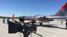 Spektakularna hinduska produkcja w Polsce BIZNES, Kultura - Cztery polskie miasta, kilkudziesięciu tancerzy, największe gwiazdy południowoindyjskiego kina, widowiskowe sceny kaskaderskie, łącznie ponad 3000 statystów. W Polsce powstała część zdjęć do „Vijay 61”, indyjskiego filmu akcji.