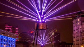 Top 10 na Light. Move. Festival. 2017 BIZNES, Kultura - Monumentalne rzeźby świetlne przypominające polne osty, dzikie zwierzęta origami, malowany światłem awangardowy mapping na Placu Wolności – to zaledwie kilka atrakcji, które pojawią się na Light. Move. Festival.