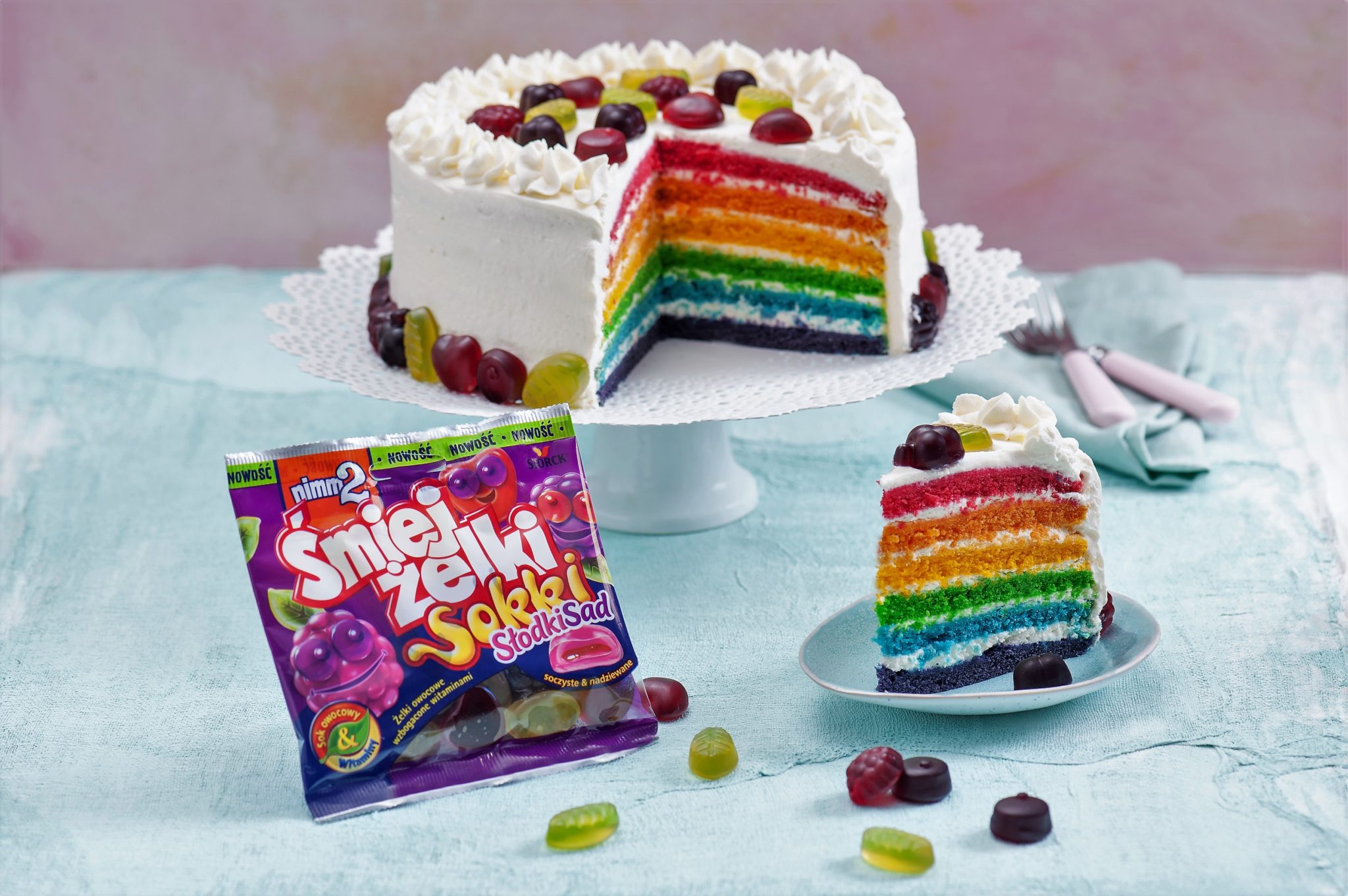 Przepis na Dzień Dziecka! Rainbow cake z żelkami