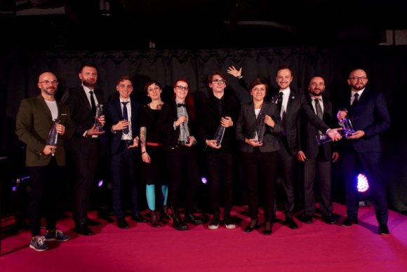 Brytyjskie diamenty po raz pierwszy w Polsce! Polska edycja LGBT+ Diamonds 2018 Problemy społeczne, BIZNES - Gala LGBT+ Diamonds 2018 Polish Business Awards, sponsorowana przez NatWest odbyła się w Polsce po raz pierwszy. W wydarzeniu wzięli udział przede wszystkim przedstawiciele świata biznesu, wspierający walkę z dyskryminacją w środowisku pracy.