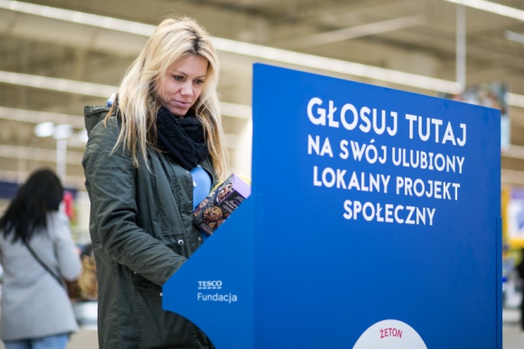 Oddaj głos na lokalną inicjatywę w swojej okolicy! Problemy społeczne, BIZNES - Od 21 stycznia do 17 lutego wszyscy mieszkańcy Polski mogą głosować na najciekawsze inicjatywy społeczne w swoim regionie, które otrzymają dofinansowanie w ramach programu Decydujesz, pomagamy. W V edycji programu 375 organizacji otrzyma granty na realizację lokalnych projektów.