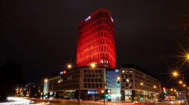 Plac Unii rozbłysnął na czerwono w geście solidarności z chorymi na nowotwór