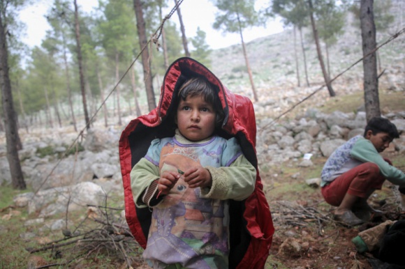 UNICEF: Pół miliona dzieci ucieka przed wojną w Syrii Problemy społeczne, BIZNES - W ciągu ostatnich trzech miesięcy w północnej Syrii ponad pół miliona dzieci zostało zmuszonych do opuszczenia domów. To średnio 6500 dzieci każdego dnia. Od początku konfliktu w tym kraju nie było jeszcze tylu przesiedlonych dzieci w tak krótkim czasie.
