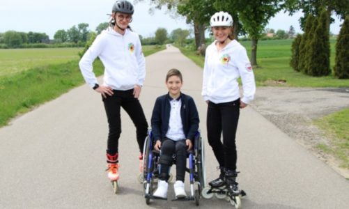 Rolkarze jadą z pomocą chłopcu, który nie czuje bólu. Chcesz ufundować maraton?