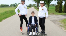 Rolkarze jadą z pomocą chłopcu, który nie czuje bólu. Chcesz ufundować maraton? Problemy społeczne, BIZNES - Dwójka rolkarzy - rekordzistów Polski, Agata i Wojtek Miszewscy z Oleśnicy, podejmuje kolejne, charytatywne wyzwanie. Codziennie od 1 do 27 czerwca pokonują na rolkach dystans maratonu. Żeby zebrać pieniądze na operację 12-letniego Krystiana. Chłopca, który nie czuje bólu.