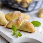 Sweet rolls with vanilla pudding filling Karnawałowe przekąski bez laktozy